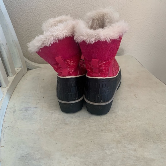 Girls Sorel Snow Boots - Picture 3 of 4